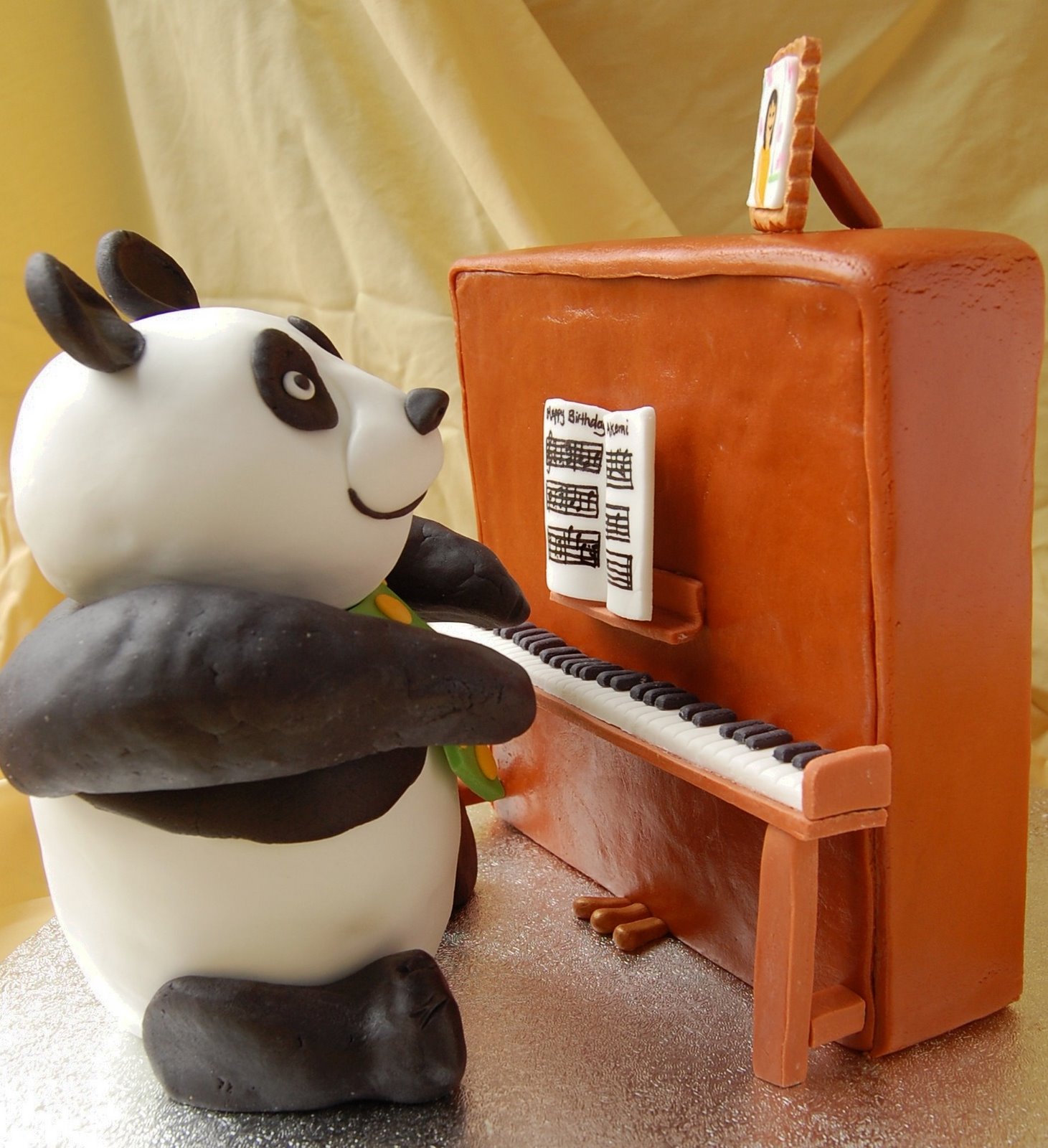 [panda+piano+crop+decrease+highlight.jpg]