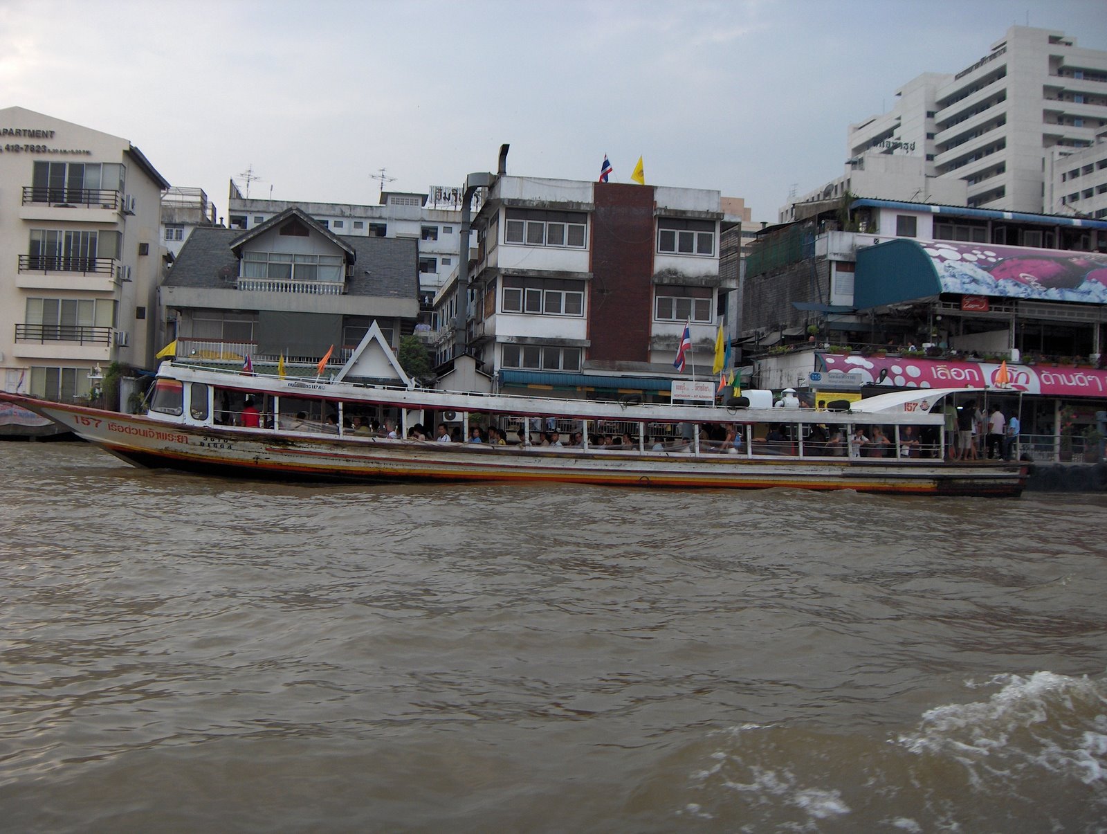 [Bangkok+commuter+boat.JPG]