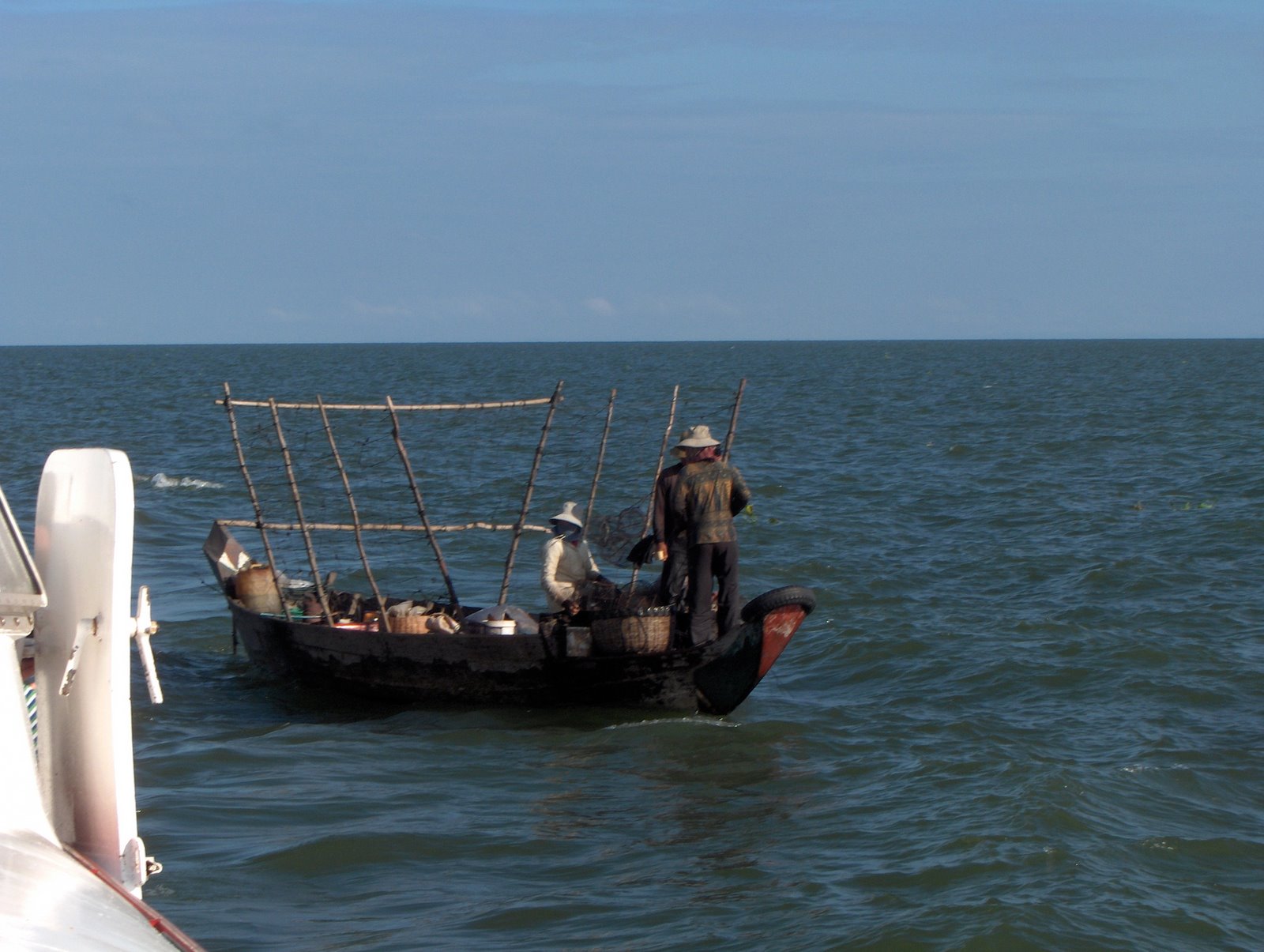 [Fishermen+on+Tonle+Sap.JPG]