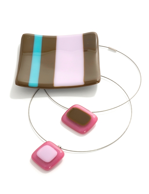 [Brown+Turquoise+and+Pinks+Tray+and+Necklaces.JPG]