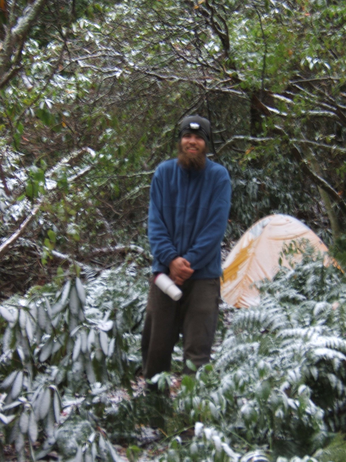 [cold+tent+and+snow.JPG]