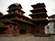 [180px-Kathmandu_old_royal_palace.jpg]