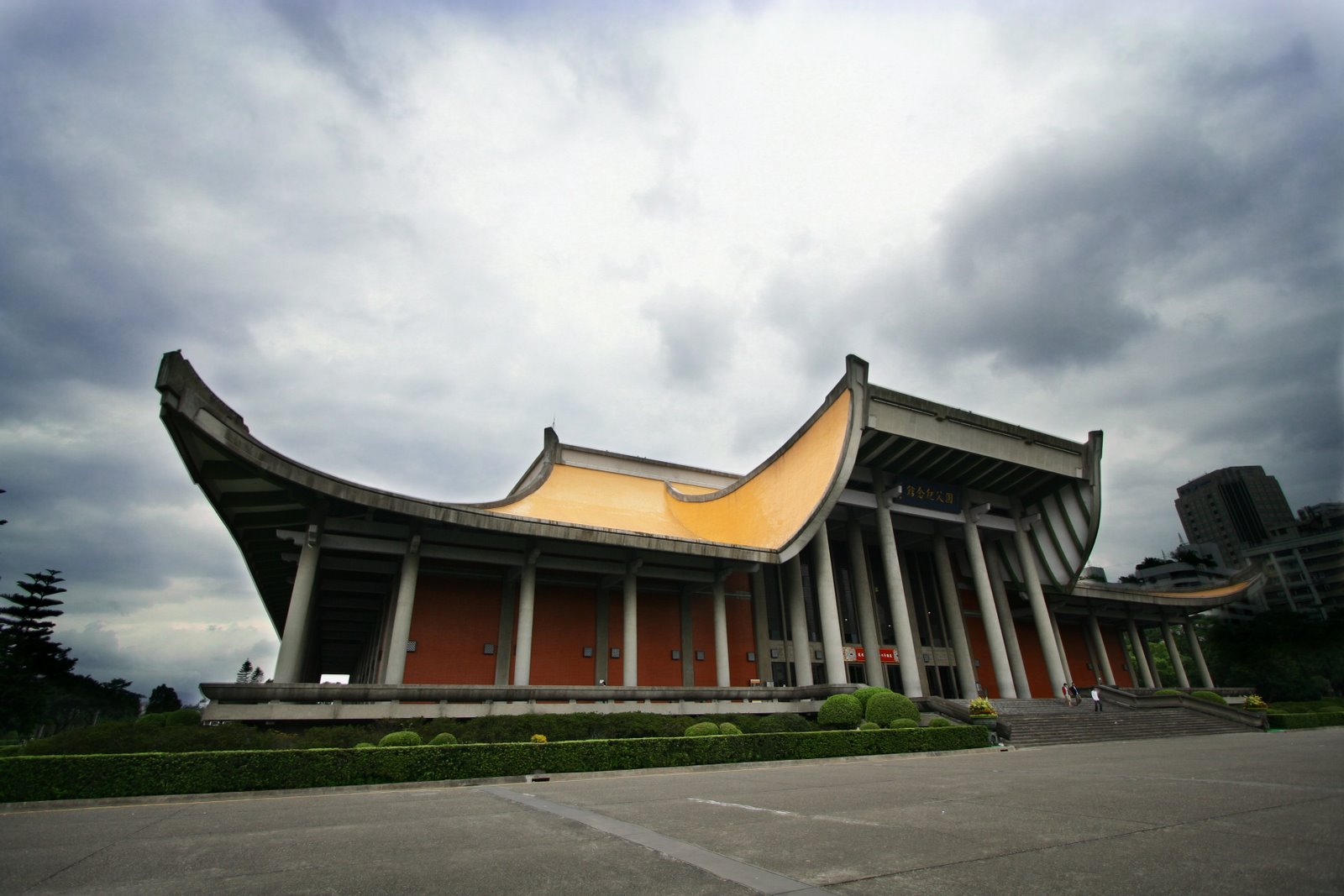 [Sun_Yat_Sen_Memorial_Hall_in_Taipei.jpg]