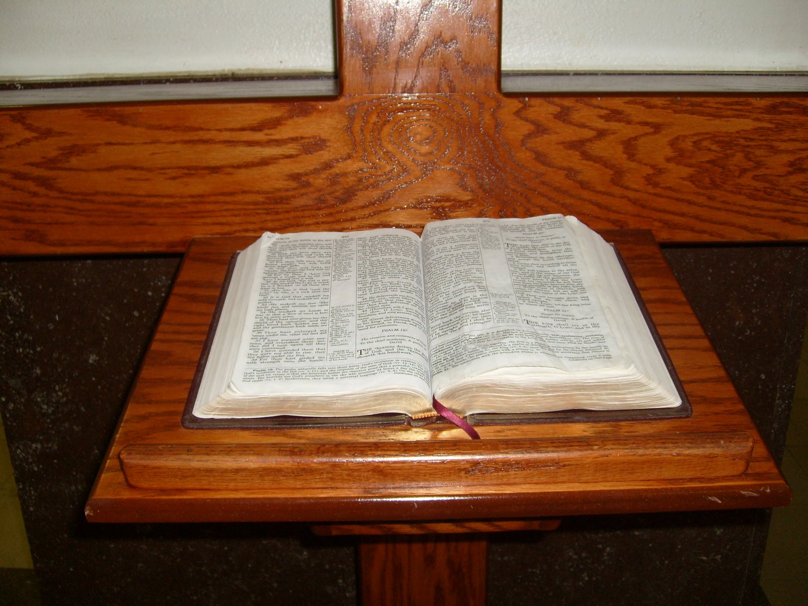 [courthouse+bible.JPG]