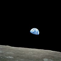 [200px-NASA-Apollo8-Dec24-Earthrise.jpg]