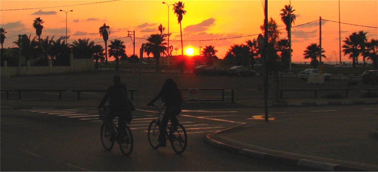 [sunsetbikers.jpg]