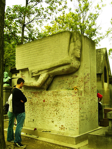 [Oscar+Wilde's+grave.jpg]