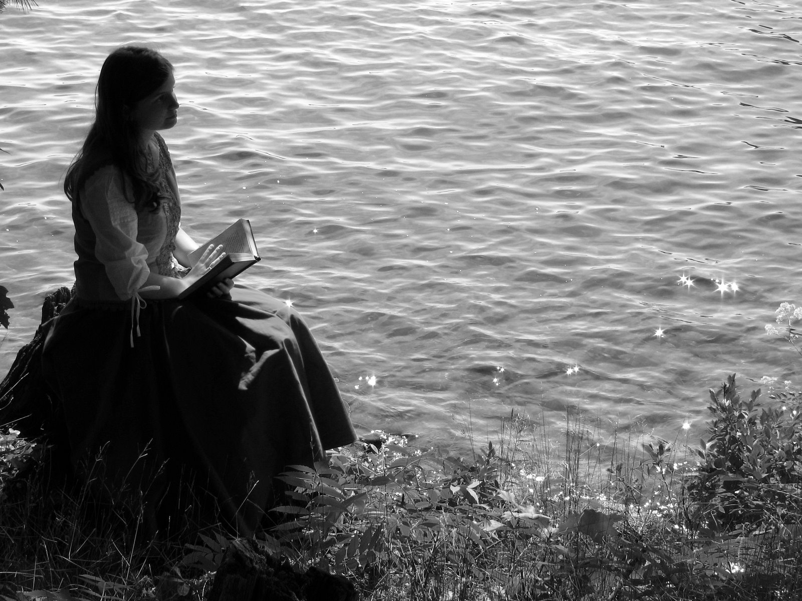[reading+by+the+river.jpg]