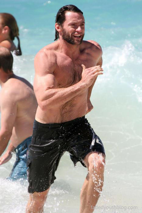 [hugh-jackman-and-family-enjoy-a-day-at-the-seaside2.jpg]