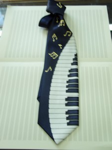 [cravatta+piano.jpg]
