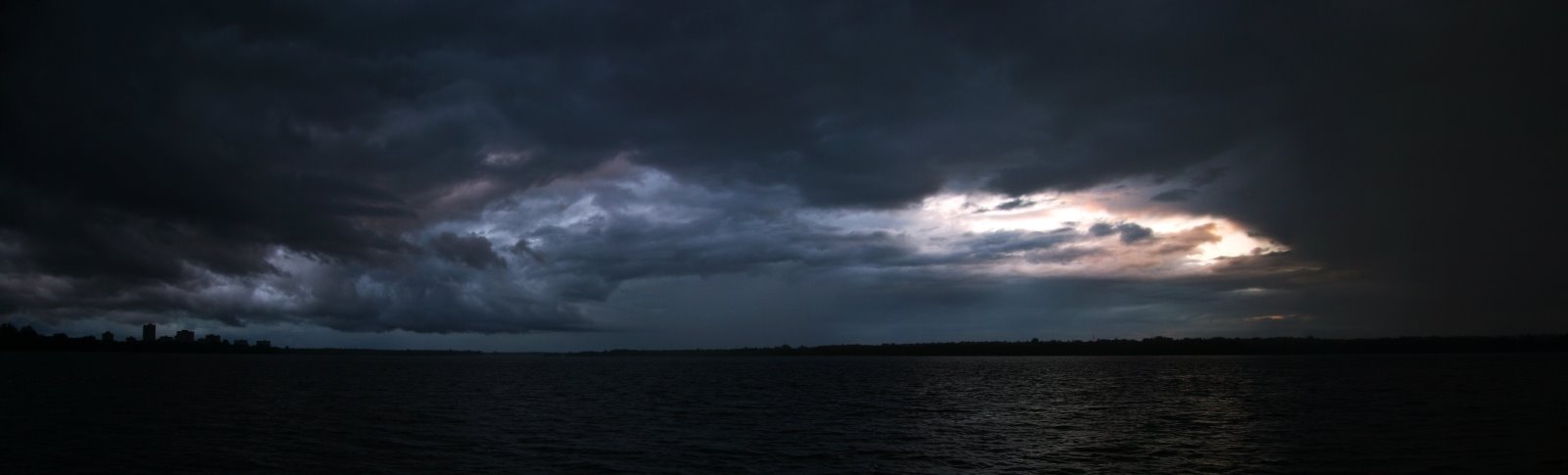 [Dark-Clouds-Panorama.jpg]