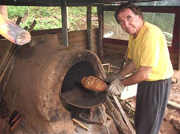 [Bread_Oven-Brazil1.jpg]