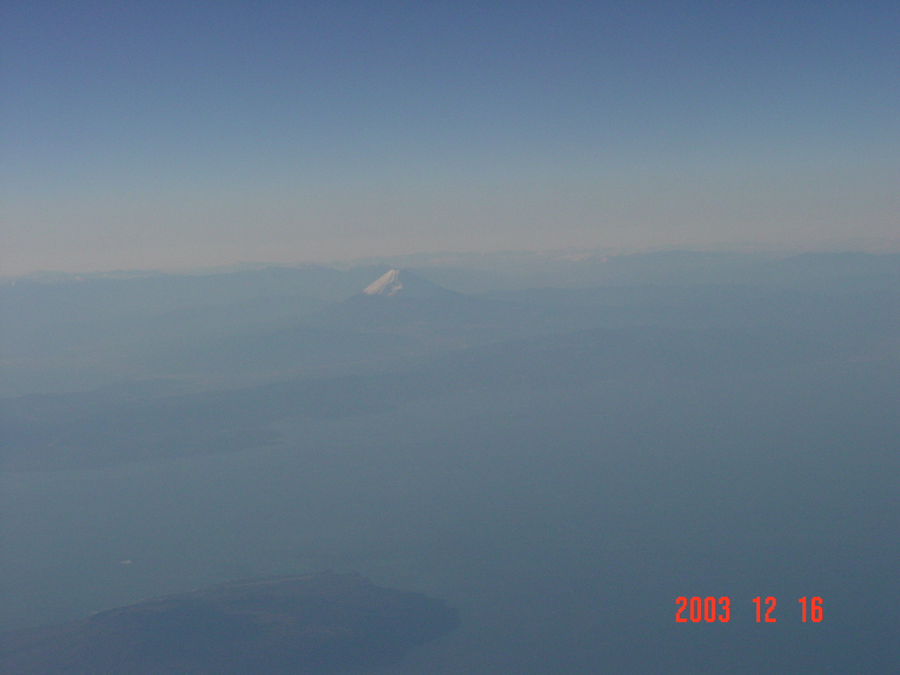 [Aerial+Mt+Fuji2.JPG]