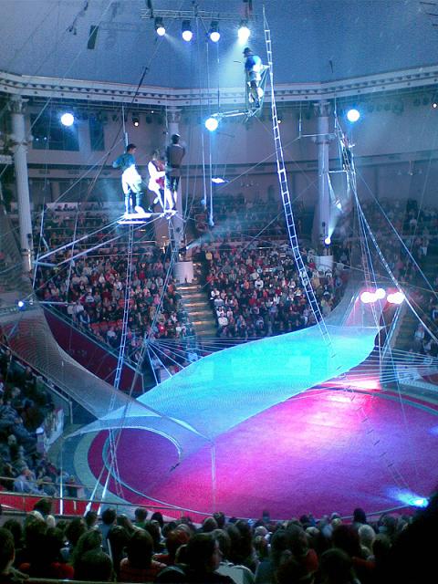 [circus_trapeze.JPG]