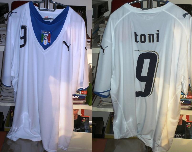 [Italy+WC+06+Away+Toni.JPG]