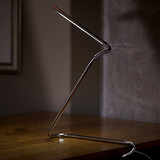 paperclip_desk%5B1%5D Papercliplamp: la lampada a forma di graffetta