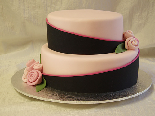 [two_toned_tiered_cake.jpg]