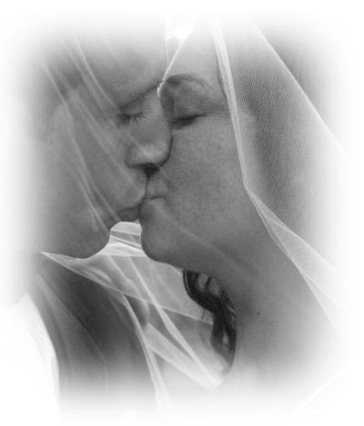 [couple_kissing_mask.jpg]