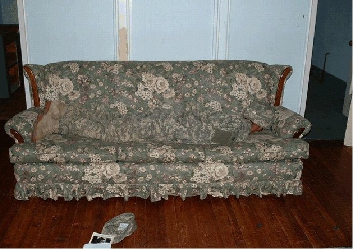 [couch.JPG]