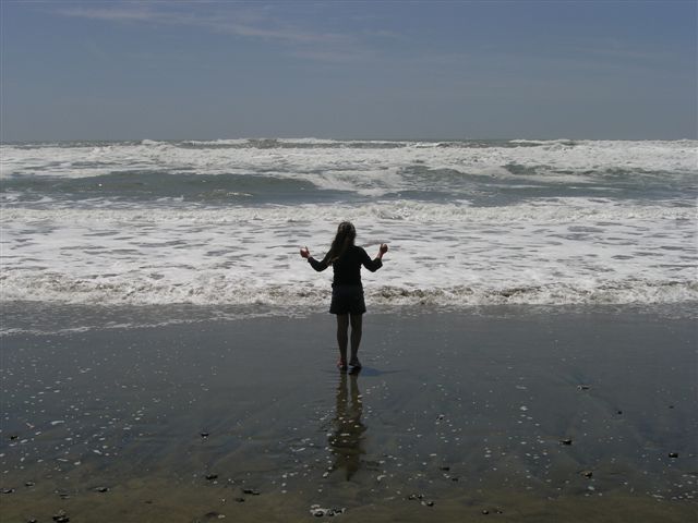 [Isabella+at+the+Ocean+-+June+2008.jpg]