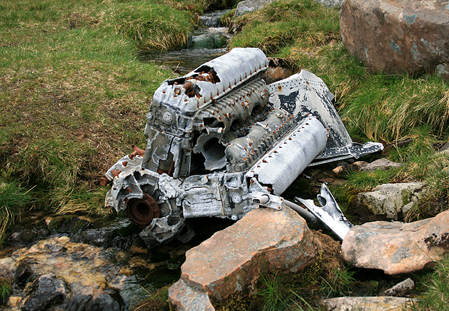 [Lancaster+Bomber+wreckage+Beinn+Eighe.jpg]