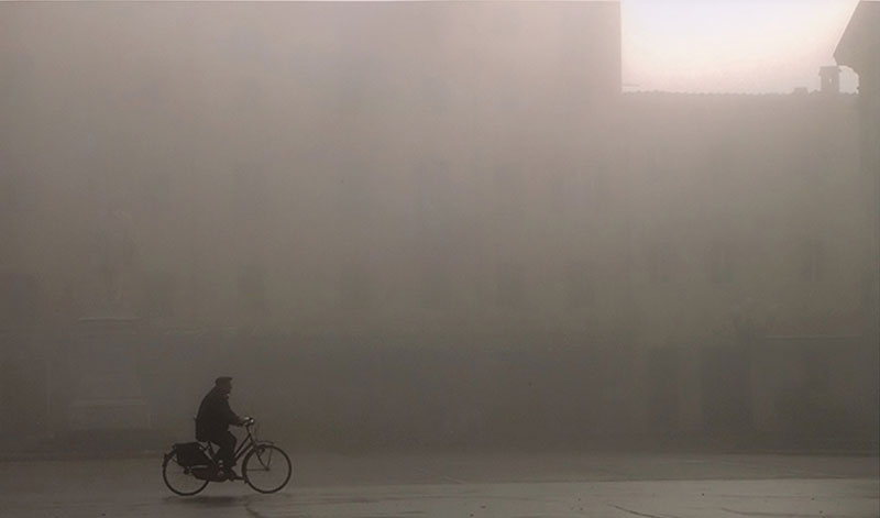 [Ciclista-nella-nebbia.jpg]