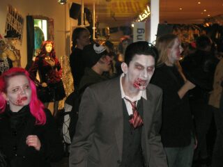 [Zombiewalk+Essen+054.jpg]