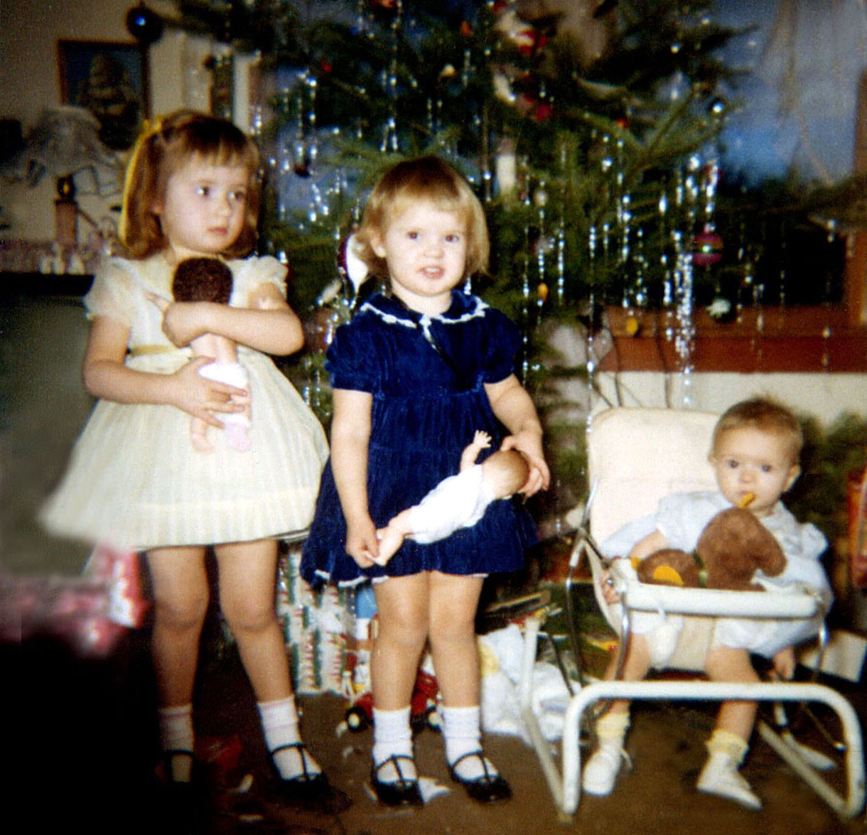[1959-12+Christmas+Girls.jpg]