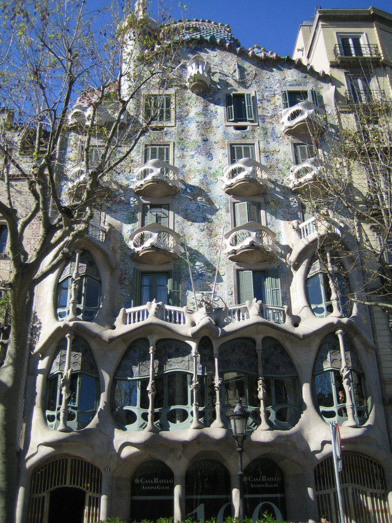 [Barcelona_Gaudi_building.jpg]