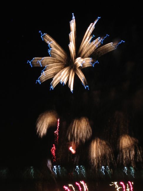 [fireworks_Australia_20080719-4.jpg]