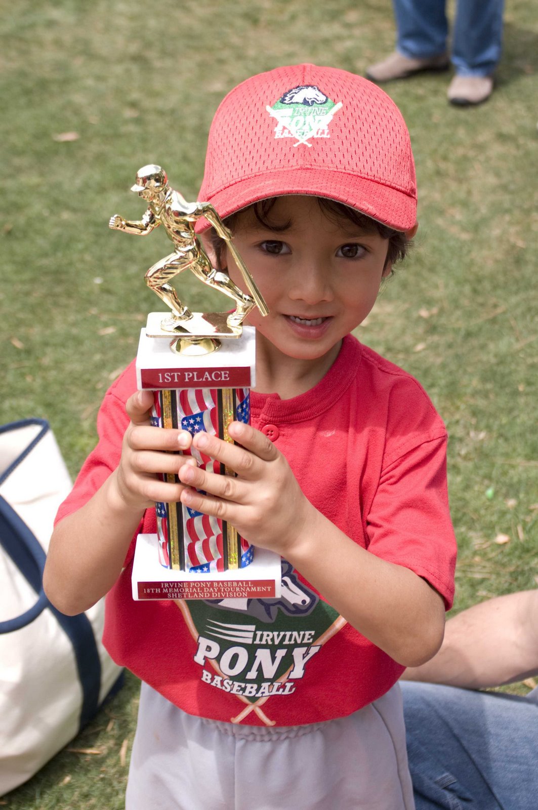 [Yuta+holding+trophy.jpg]