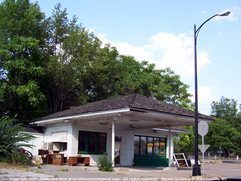 Old gas station in Hopkinsville, KY