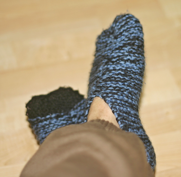 [slippers-blue.jpg]