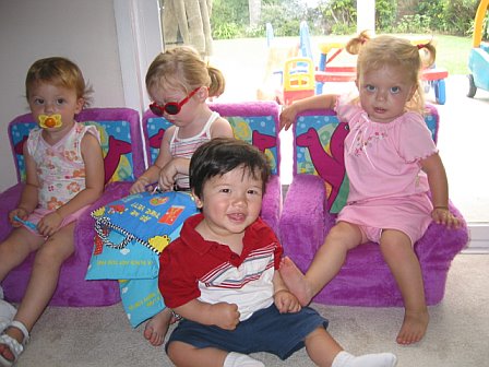 [lucas+and+the+girls.jpg]