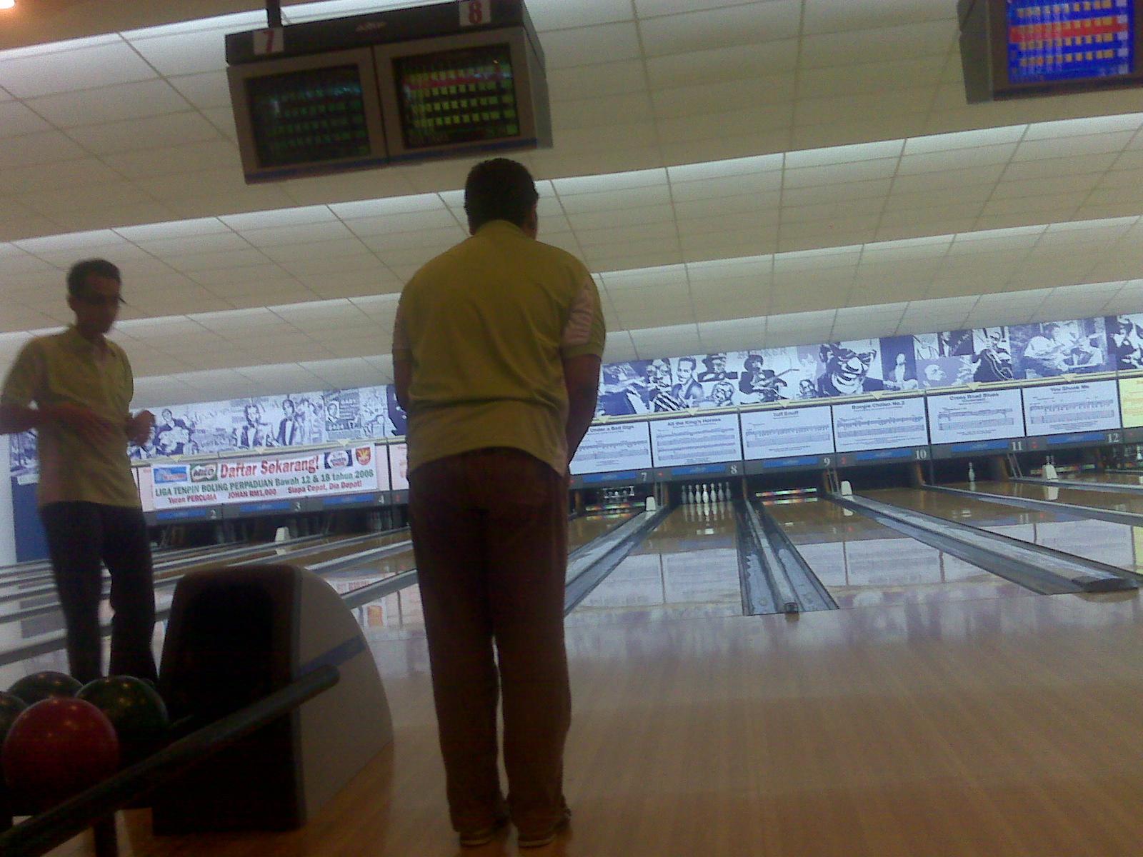 [bowling.JPG]