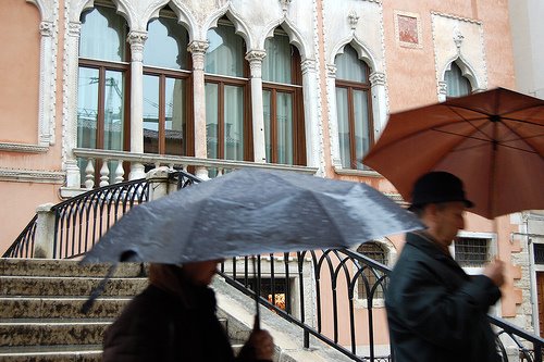 [Umbrellas+in+Venice.jpg]