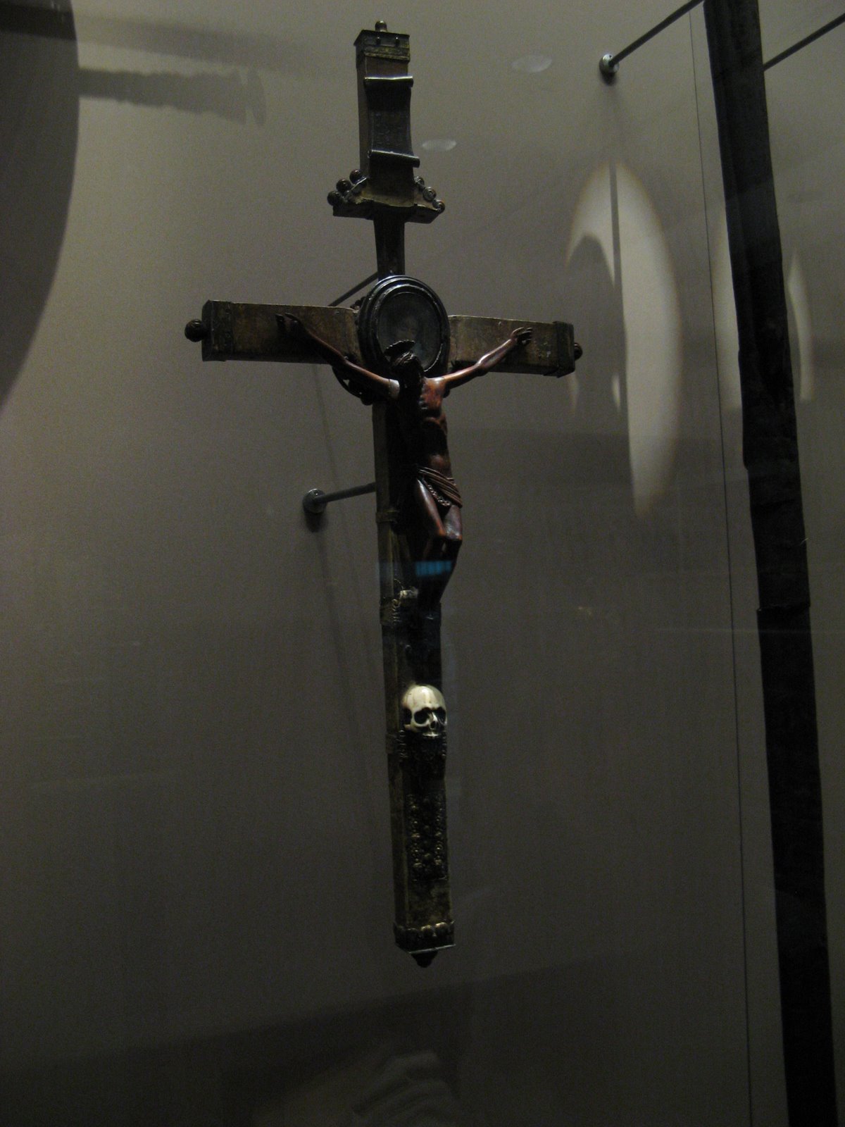 [Crucifix+with+dagger.JPG]