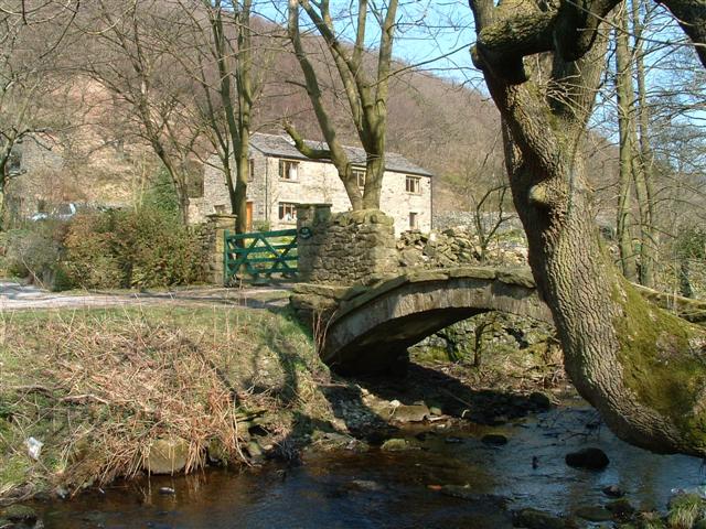 [011+Old+packhorse+bridge+at+Hill+houses+(Small).JPG]