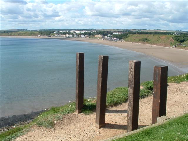 [010+Filey+beach,+from+the+nab+(Small).JPG]