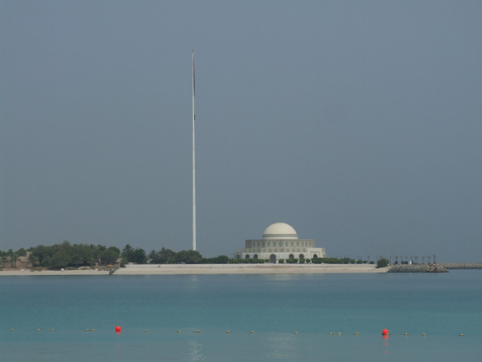 [Abu+Dhabi+Beach+8+DSCF3939.JPG]