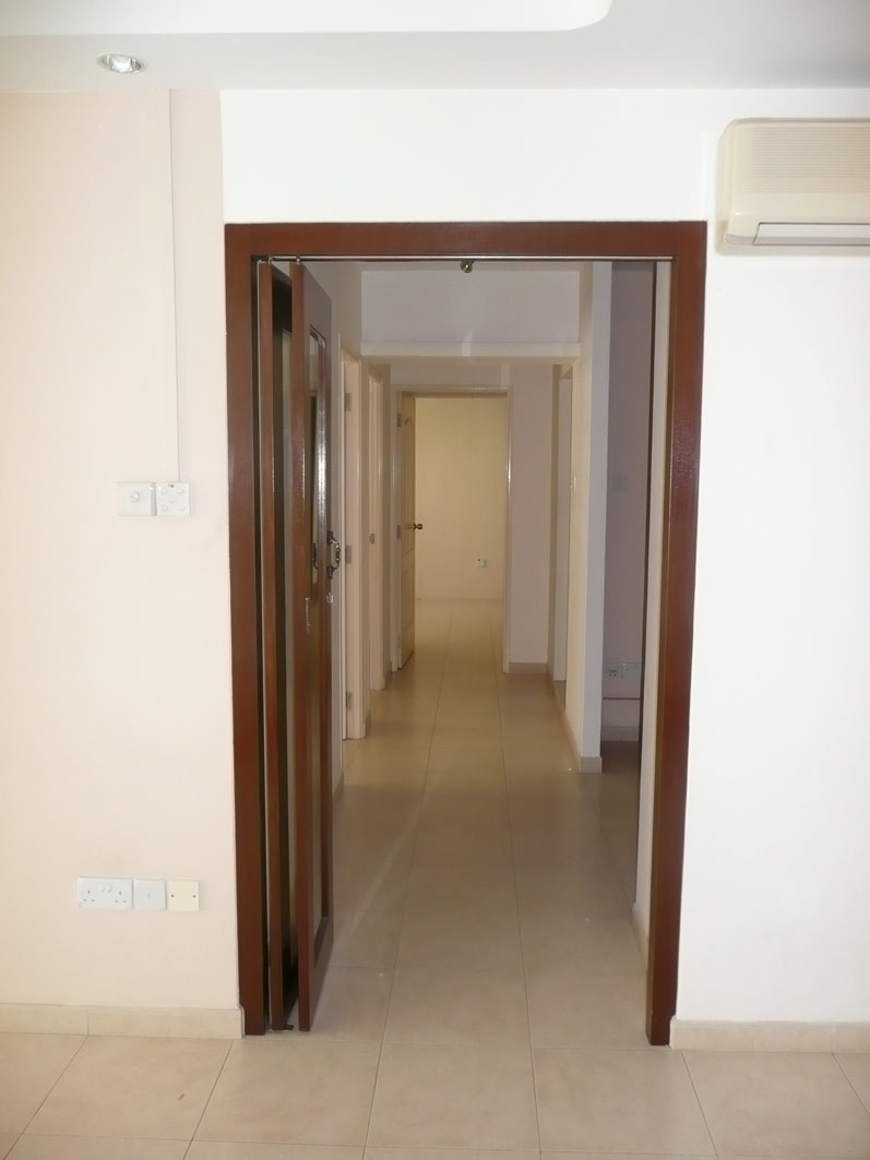 [hallway+b4.jpg]