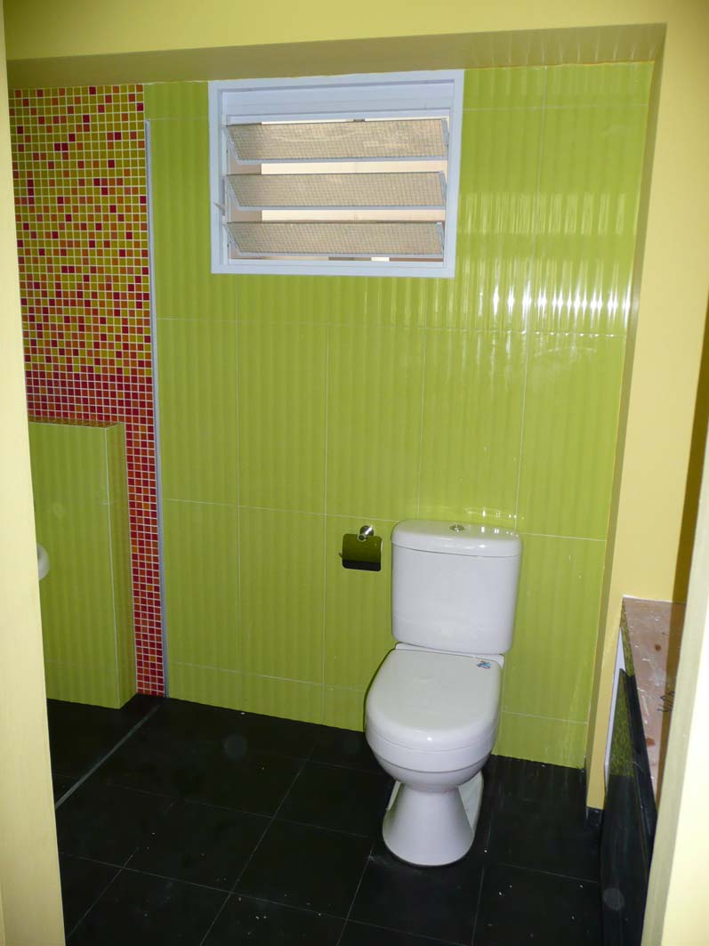 [mb+toilet2.jpg]