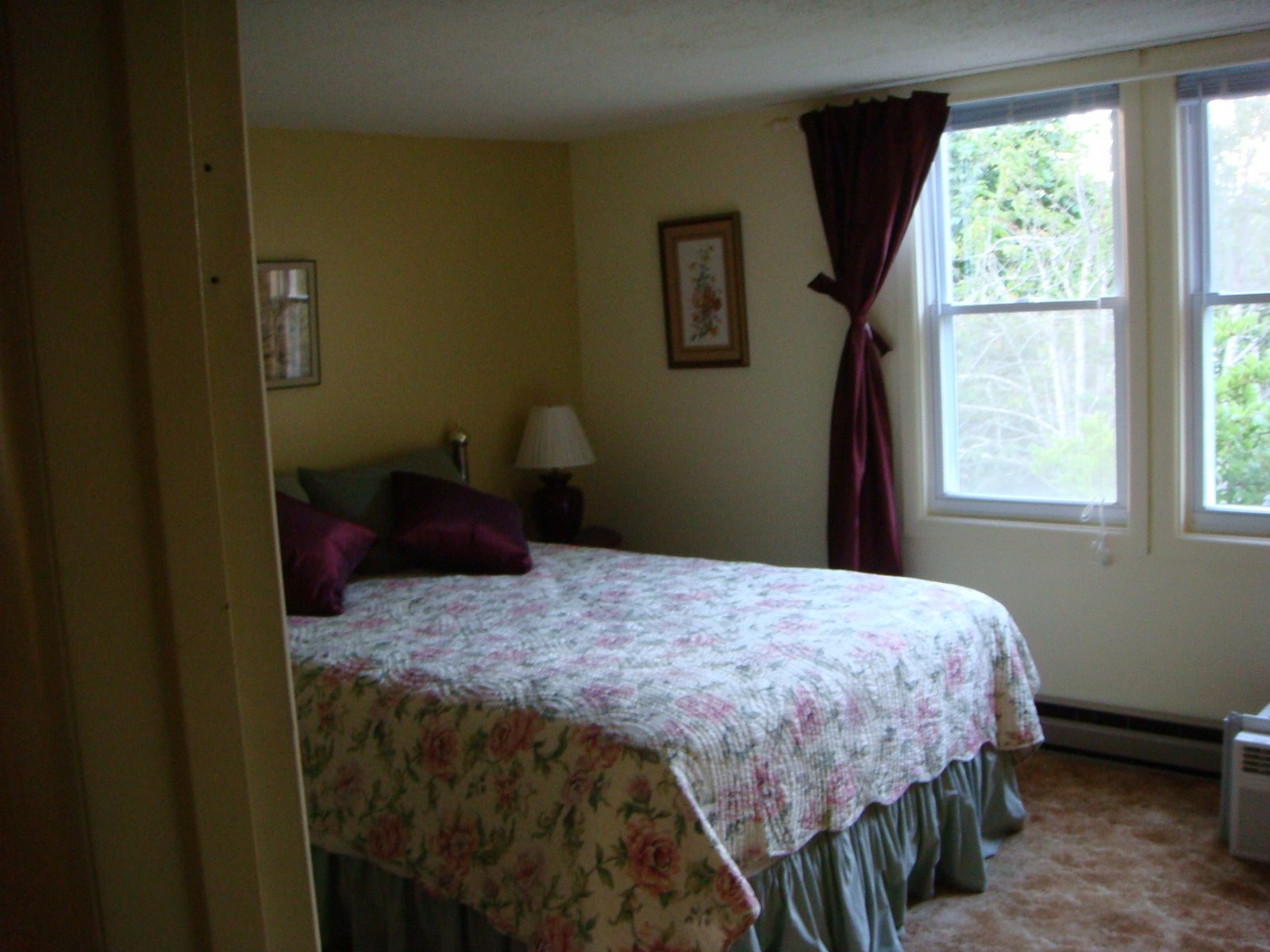 [rose+and+guest+bedroom+035.JPG]