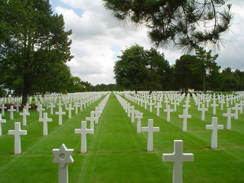 [800px-American_military_cemetery_2003.jpg]