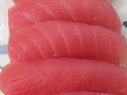 [tuna+sushi+4.JPG]