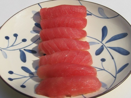 [tuna+sushi.JPG]