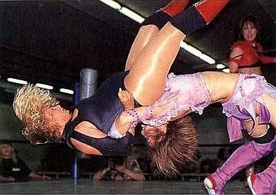 Michiko Ohmukai - Xochitl Hamada - japanese women wrestlers - wrestling pictures