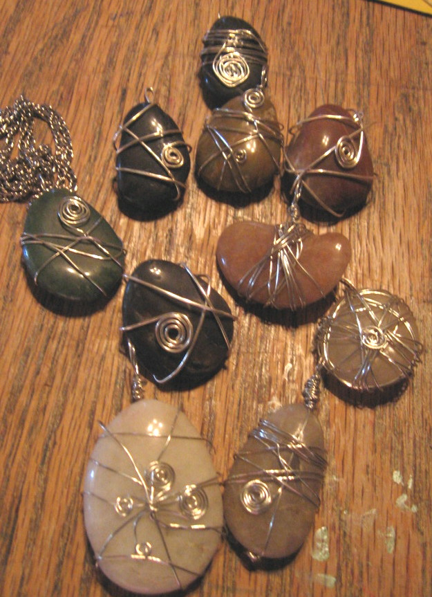 [tm+wire+stone+pendants.jpg]