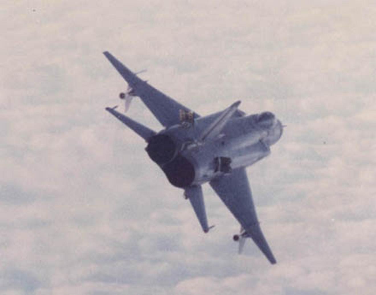[SU-15+ARMADO+AEROFRENOS+27-12-1983.JPG]