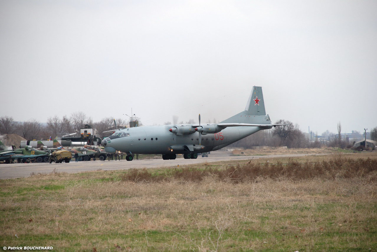 [Antonov AN-12 RussiaAF-Douchanbe-06mars2008-DSC_0095.jpg]